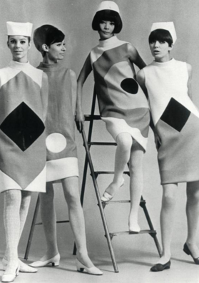 巴伦夏加设计中的哪些方面体现了他塑造的事女性的另外一种轻松自然的